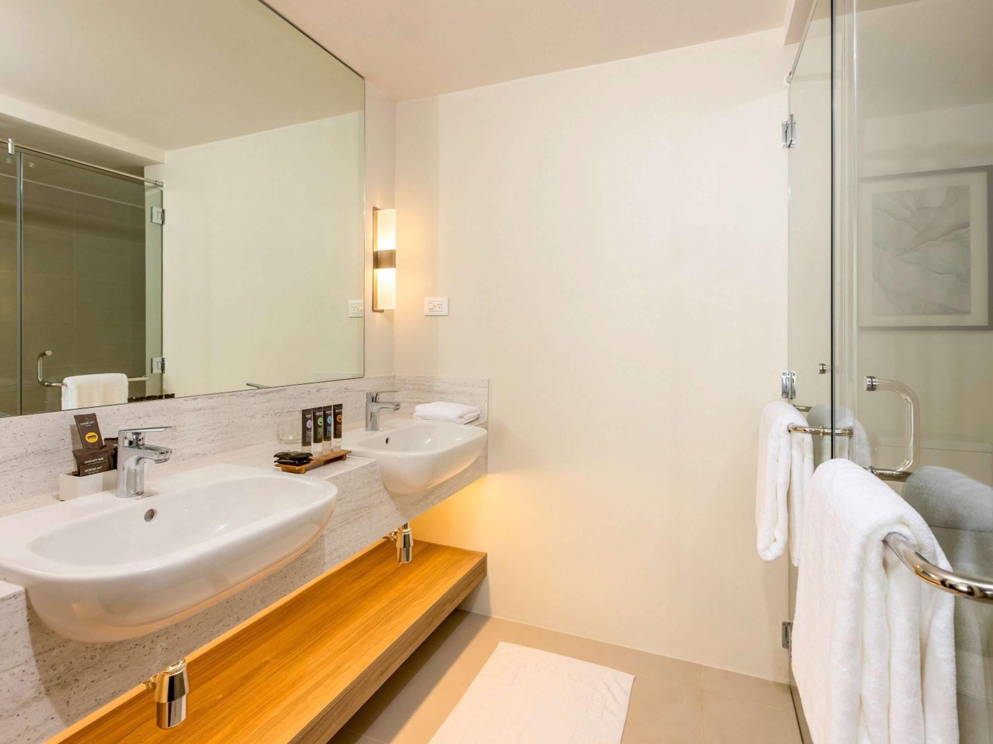 Novotel Suites Manila At Acqua Mandaluyong Buitenkant foto