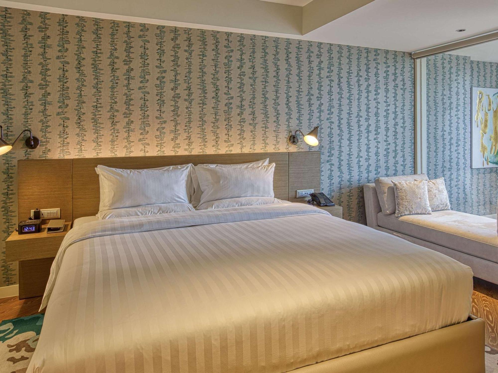Novotel Suites Manila At Acqua Mandaluyong Buitenkant foto