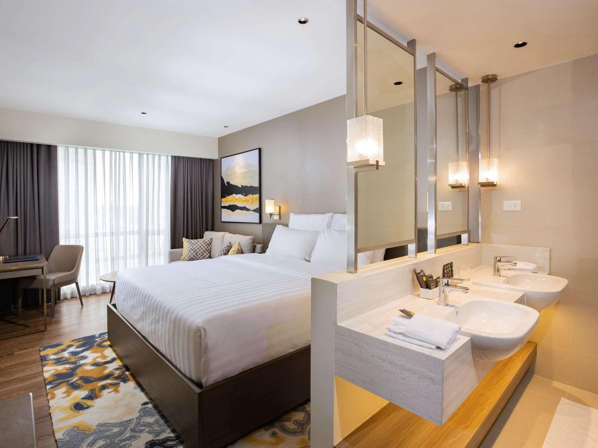 Novotel Suites Manila At Acqua Mandaluyong Buitenkant foto