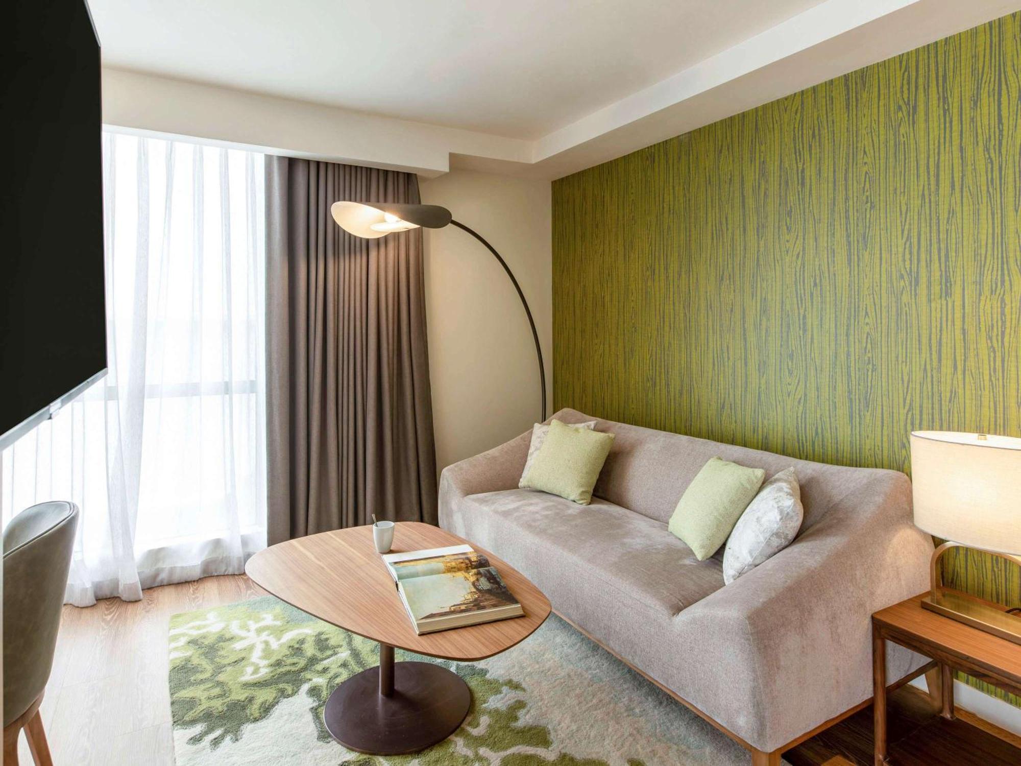 Novotel Suites Manila At Acqua Mandaluyong Buitenkant foto